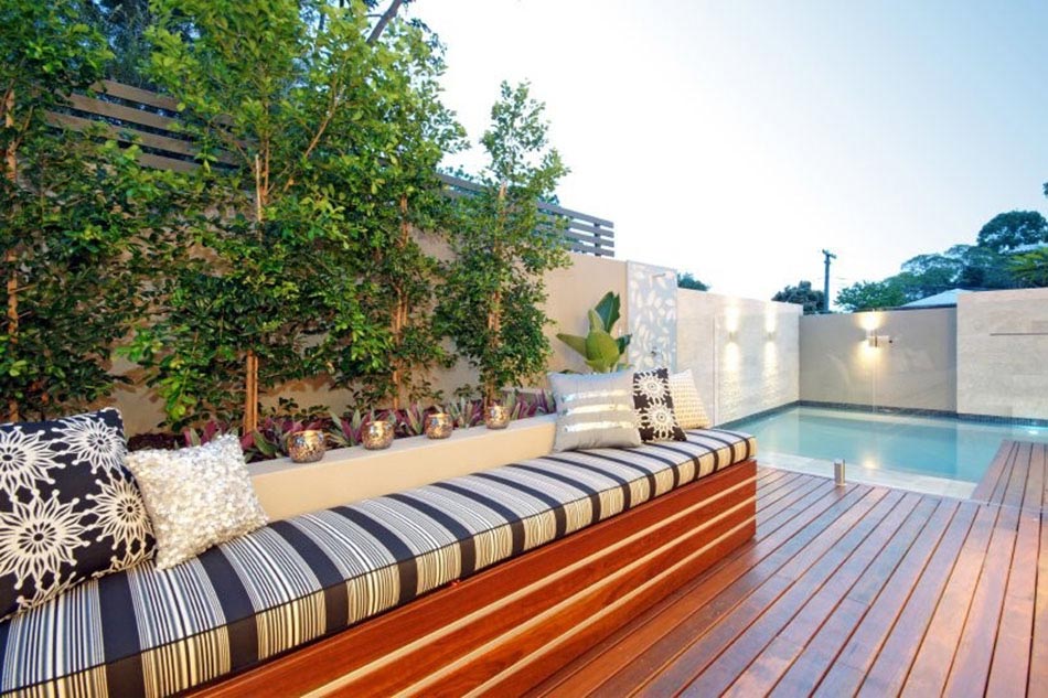 Il se case même dans une jolie terrasse sur le toit d’où on peut apprécier une belle vue sur la ville