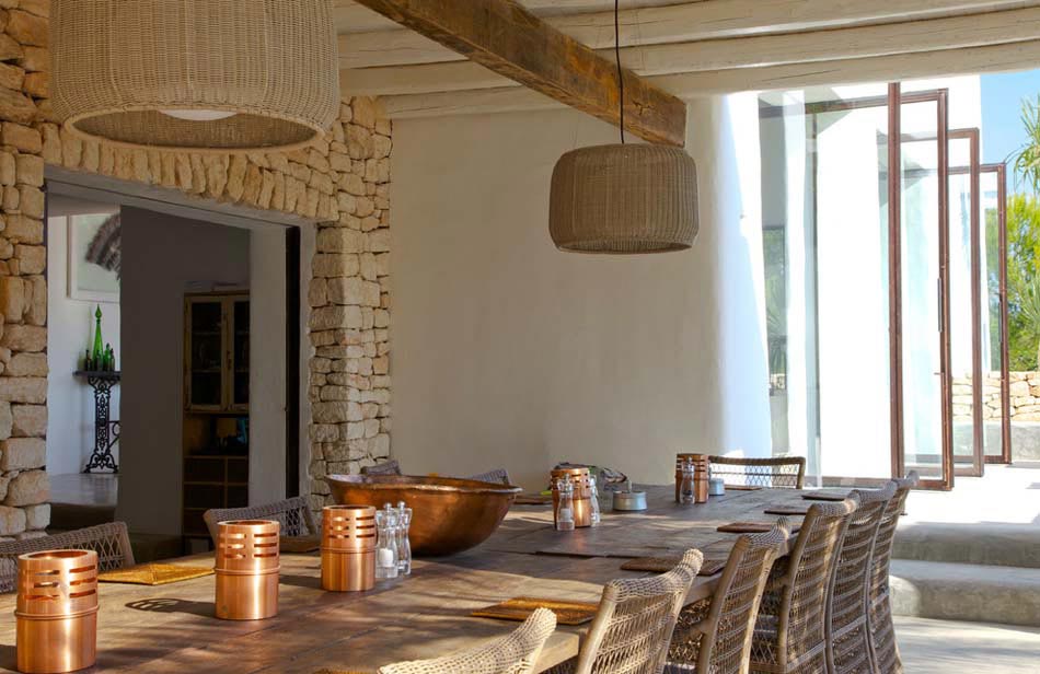 salle à manger extérieure terrasse villa de vacances