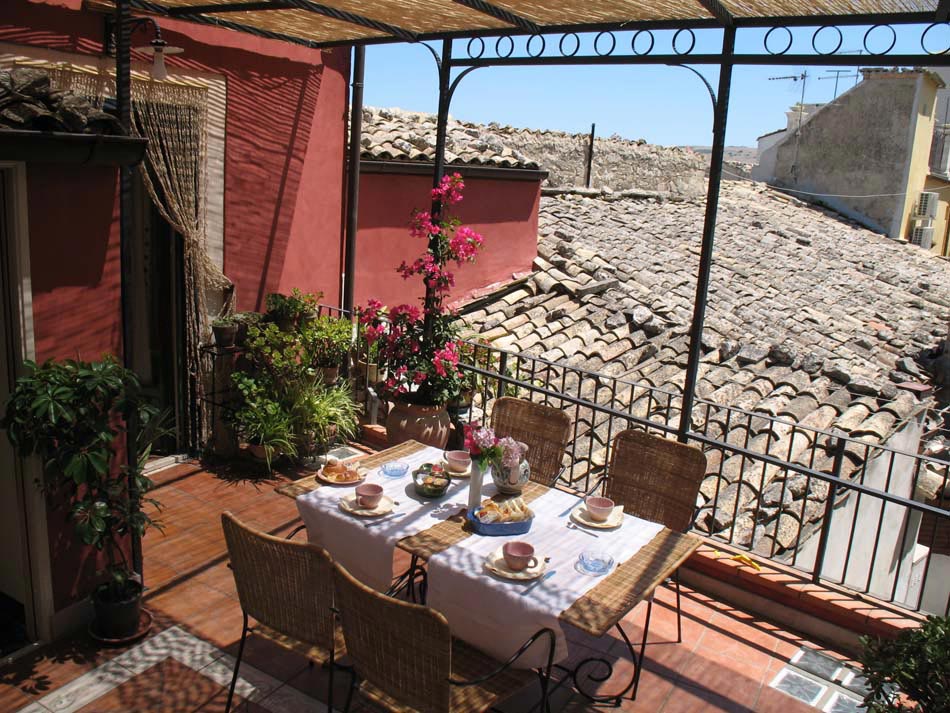 ambiance vacances design terrasse rustique avec vue