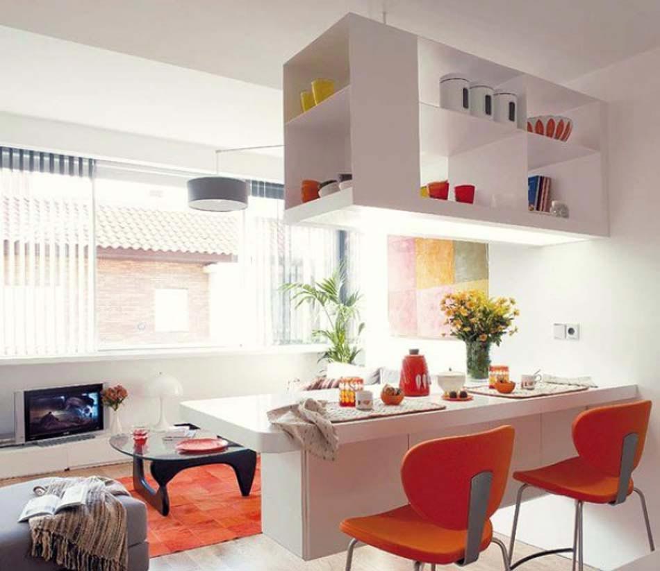 Parfait exemple d’optimisation avec des placards de cuisine suspendus optimiser l'espace petit appartement citadin cuisine