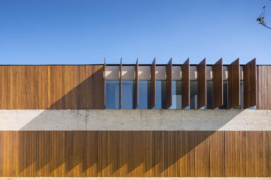 volets bois façade contemporaine maison de luxe