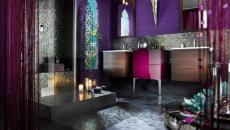Mélange de styles et couleurs pour cette salle de bain unique