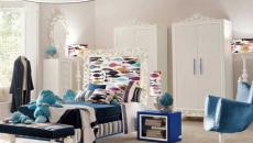 La douceur du bleu et blanc pour cette chambre de fille