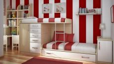 Chambre originale en rayures bordeaux et blanc