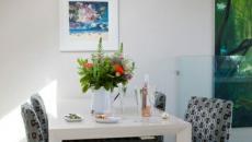 table blanche et chaises fauteuils design