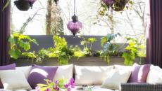 déco terrasse en violet et couleur crème