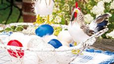 décoration de pâques aux œufs et poule