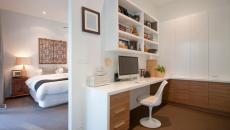 une chaise tulipe transformée en assise professionnelle de bureau