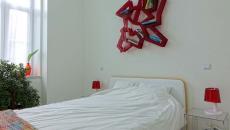 déco blanc et rouge chambre moderne