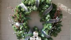 fêtes fin d'année déco porte couronne
