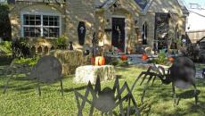 décoration créative de jardin maison Halloween 