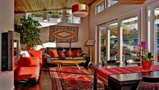 belle pièce rustique déco rouge