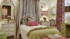 Une décoration chambre dans des couleurs très « fille » influence romantique pour les textiles déco de cette chambre