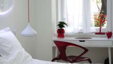 déco intérieure chambre blanc et rouge