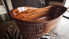 Bois verni transforme la baignoire en une véritable pièce artistique pièce baignoire design luxe en bois