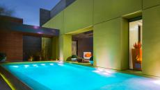 Mur extérieur peint en couleur citron lime