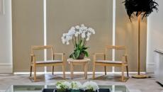 Pots de fleurs blanches pour une ambiance accueillante intérieur moderne décoration florale