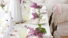 déco table fleurs nappe blanche