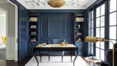Peindre les murs d’un bureau moderne et classe en bleu foncé murs peints sombre