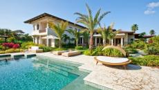 villa exotique piscine de luxe jardin outdoor