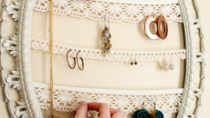 Beau cadre de miroir changé en rangement bijoux original boucles d'oreilles cadre rangement bijoux accessoires