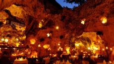 Restaurant Ali Barbour – Diani Beach – Kenya grotte transformée en restaurant original