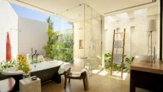 Salle de bain moderne aux fleurs