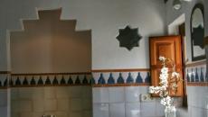 Salle de bain originale et moderne aux fleurs
