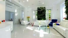 pièce de vie principale design blanc refaite