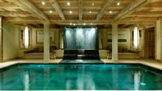 piscine intérieure spa chalet de luxe